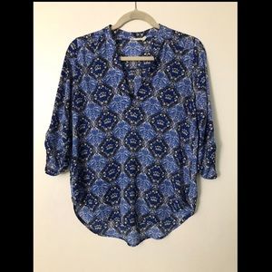 LUSH Three-Quarter Sleeve V-Neck Blouse